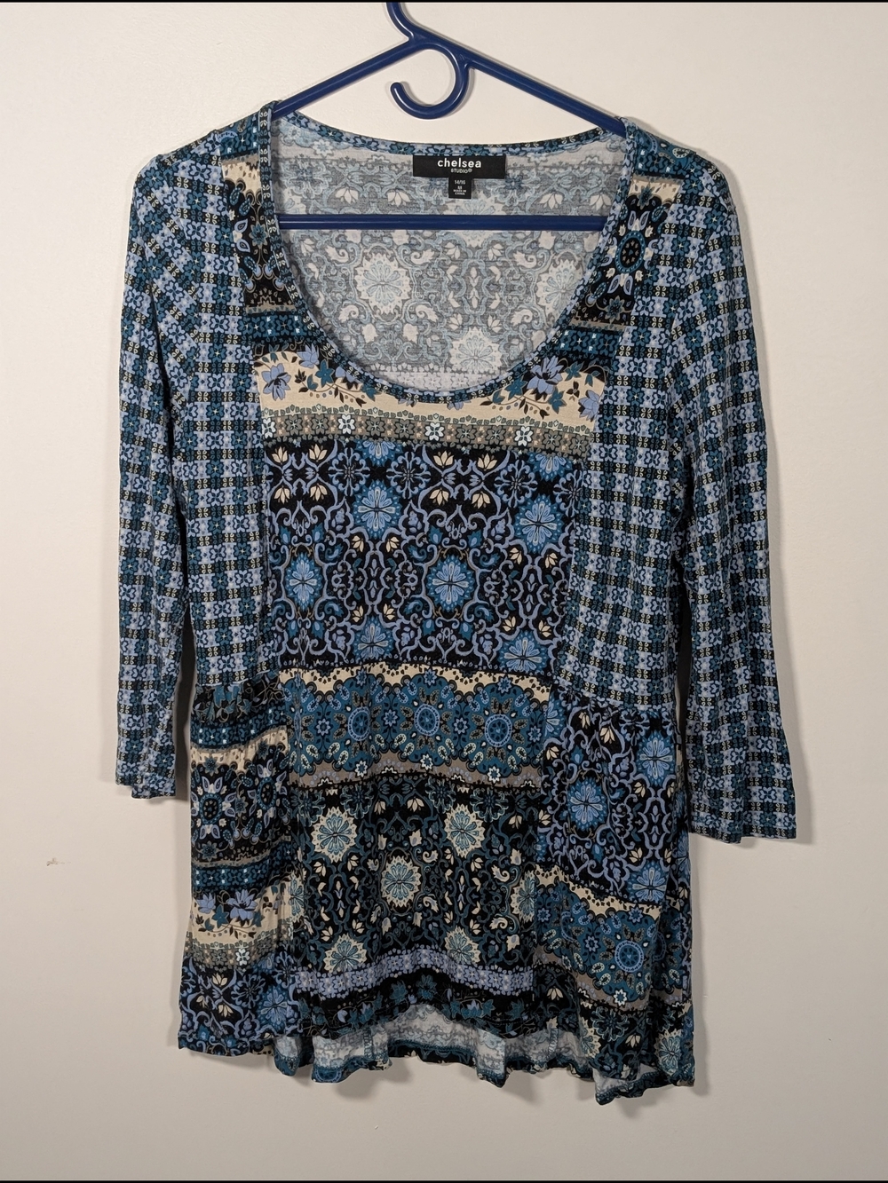 Chelsea Studio Floral Blue Black White Knit Rayon Scoop Neck 3/4 Sleeve Top M